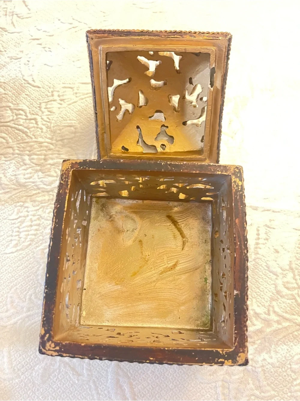 N/A elegant gold